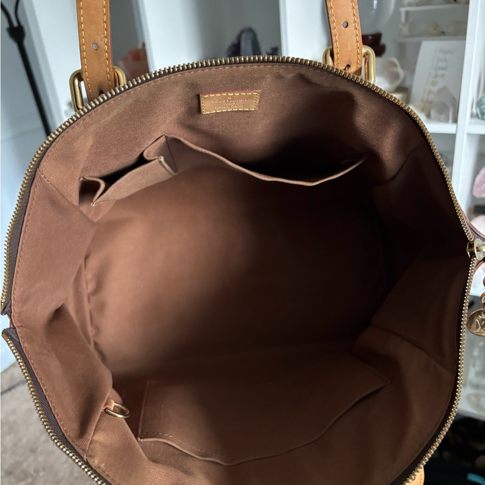 Louis Vuitton Tivoli GM Bag - Picture 9 of 10
